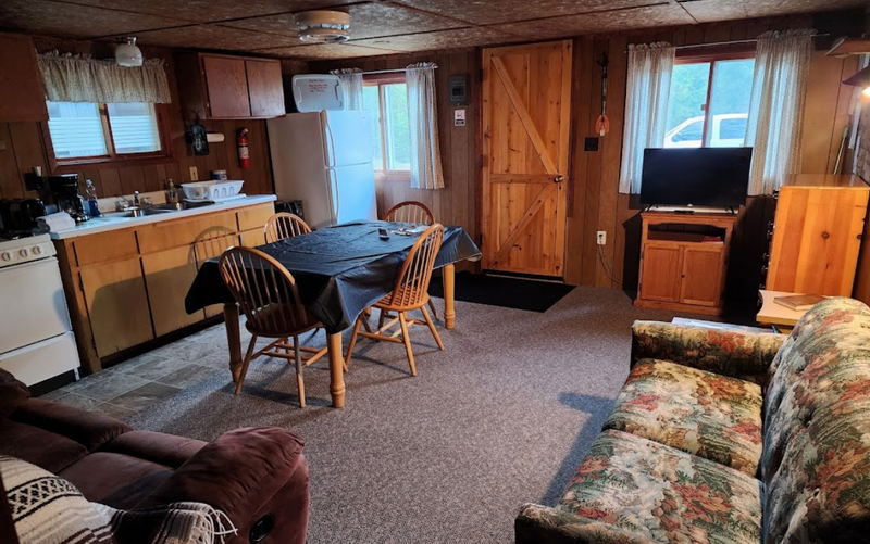 Hiawatha Cabins (Midway Cabins & Service) - Hiawatha Cabins